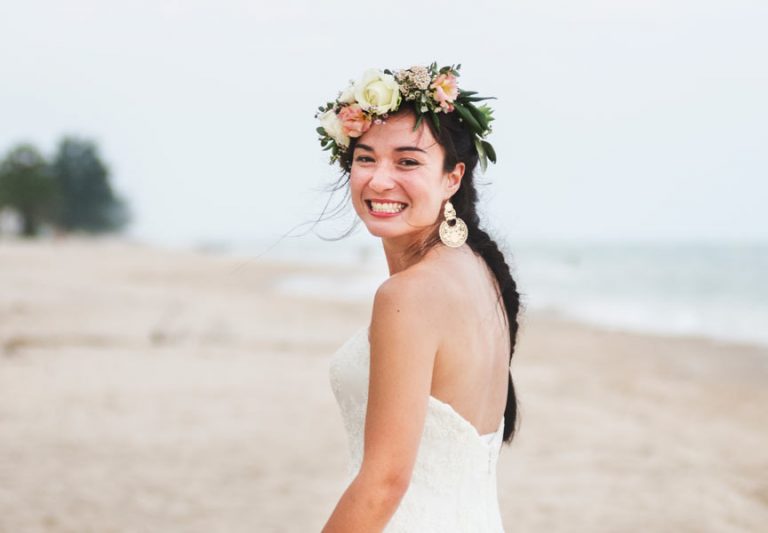 beautiful-bride-by-the-sea-MS2A97G.jpg